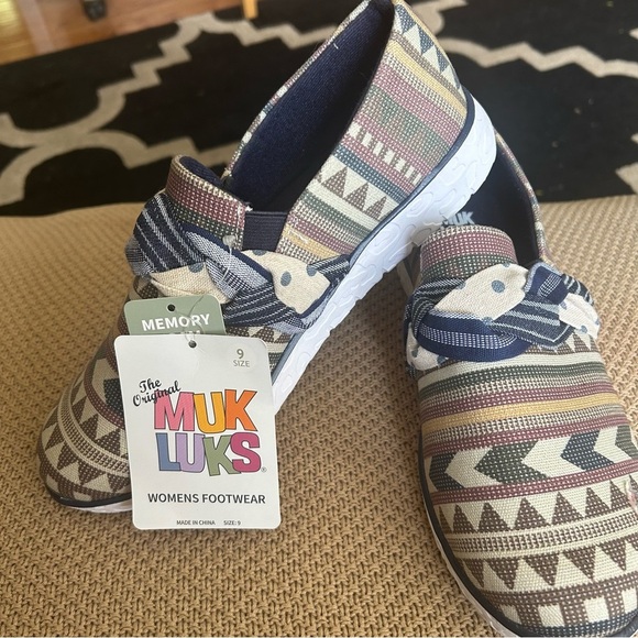 NWT Muk Luks Women’s Boardwalk Stroll Sneakers. Women’s 9 Memory Foam - Picture 2 of 8